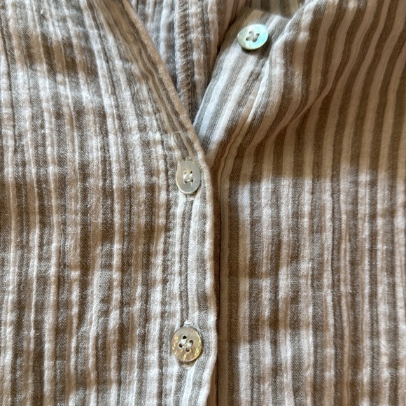 Rylee + Cru sz XS Gray and White Striped Romper 100% cotton gauze great cond - Picture 2 of 6